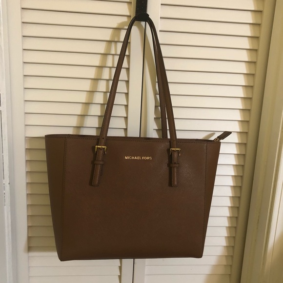 Michael Kors Handbags - Michael Kors Jet Set Tote